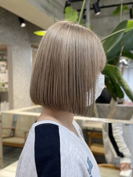 サンク 原宿 表参道(cinq) ブリーチカラーハイトーンカラーミルクティーベージュボブ原宿