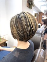 ヘアーサロン ラフリジー(Loufreasy)&nbsp;大人女性のおしゃれ感｜ハイライト丸みショート
