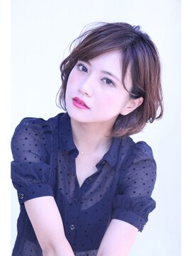 ヘアサロンM 新宿 耳掛けライトショート