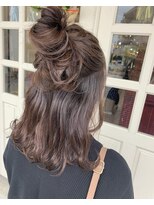 ヘアアンドメイクグラチア(HAIR and MAKE GRATIAE) 外ハネお団子♪