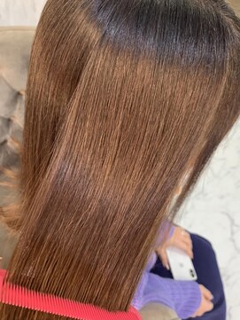 エスカーラ 表参道(THE ESCALA) ベージュブラウンのこっくりカラー【タビラマユミ】