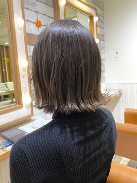 ネオリーブ クタ 町田店(Neolive kuta) [Neolive  Kuta]外ハネ切りっぱなしボブ【町田/町田駅】