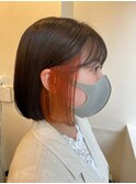 暗髪ツヤ髪ストレートインナーカラーオレンジ切りっぱなしボブ