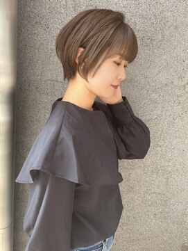 アンバー(Amber) 大人ハイトーンショートボブ