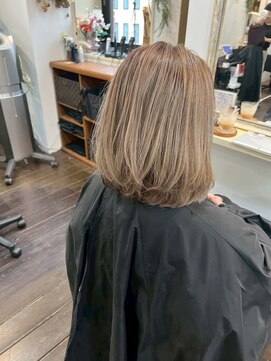 ウル(Ulu) 白髪ぼかしバレイヤージュ