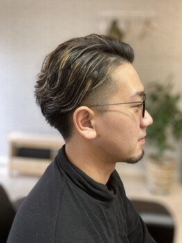 岡町駅徒歩5分<理容室>1席だけの贅沢空間で、周りの目を気にすることなくマンツーマン施術が受けられる！