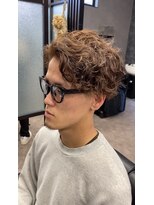 ジャックジャック(JACK JACK)&nbsp;センターパート、スパイラルパーマ、カラー