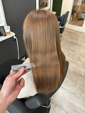 ユラ(YURA) 明るめミルクティーベージュ