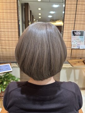 イリーブ(elieve) 明るいグレイカラーで綺麗なベージュ系の色にできます