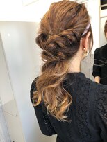 アトリエ(Atelier) カチューシャで編みおろしヘアレンジ