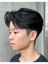 トゥイン 八王子(TWIN)&nbsp;メンズ刈り上げセンターパートフェザーパーマブルーブラック