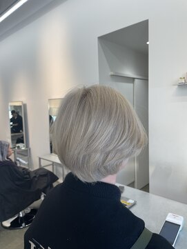 ホワイトベージュ