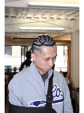 ビーバイエイトジェンツ(Bee by EIGHT GENTS) 刈り上げセンターパート/波巻きツイストスパイラル/心斎橋