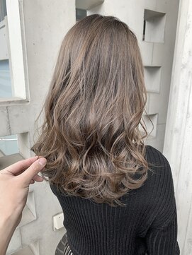 リバレッジ 広尾(Leverage) やわらかグレージュ外ハネミディアム【広尾/恵比寿】担当:大住