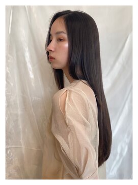 クシェル バイ リリア(kuschel by LILIA.) 艶々ストレート