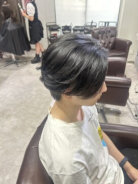 グラッジ 池袋(GLADGE) ナチュラル フェザーパーマ センターパート メンズカット