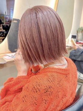 ヒビヲ(HIBIO) 横浜ペールピンクベージュカラータッセルボブ切りっぱなしボブ