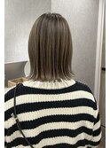 ミディアムボブ細めハイライト　くすみベージュ