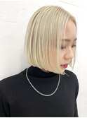 切りっぱなしボブハイトーンブロンドベージュミニボブ