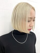 切りっぱなしボブハイトーンブロンドベージュミニボブ