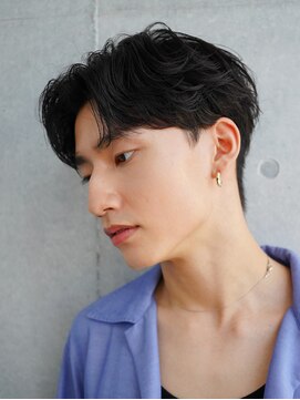 レタッチ バイ フィフス 天神大名(RETOUCH by fifth) 天神フェザーパーマセンターパートツイストスパイラルパーマ30代