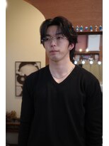 エディ(Edy)&nbsp;センターパートニュアンスパーマ韓国ヘアカルマヘア眉毛カット