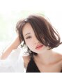 ピースオブヘアー(PEACE of hair) 透明感のあるベージュ系カラーで、大人可愛いボブスタイルです♪