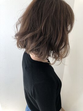 ホットリップ(Hot Lip) ミディアム アッシュベージュ