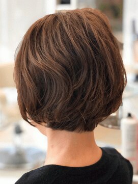 ミーティア バイ クアトロ(Meteor By QUATRO) 大人可愛いすっきりショート