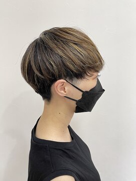 西本整髪 ナチュラル刈り上げショートマッシュ　２ブロック