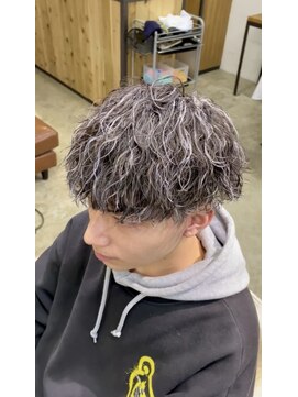 エルオム(EL.HOMME) ツイストスパイラルクリームパーマ／ホワイトハイライト