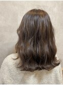 オリーブグレージュ