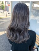 根本が伸びてきても馴染むグラデーションヘア