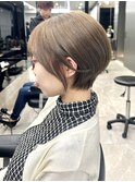 40代50代60代耳かけショート前髪なしハンサムショート白髪ぼかし