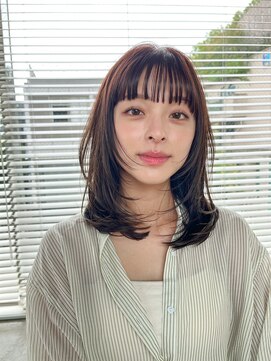 タス(tas) ウルフ風レイヤーミディアム 似合わせ顔周りカット顔まわり