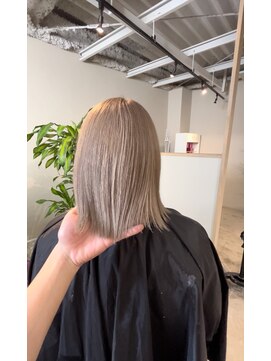 リア 布施店(Lia) ホワイトベージュ