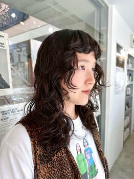 チックタック パラダイム(TICK-TOCK Paradime)の写真/柔らかく、扱いやすくて何度も触りたくなる。軽やかなパーマ感が冬のファッションにfitさせる◎