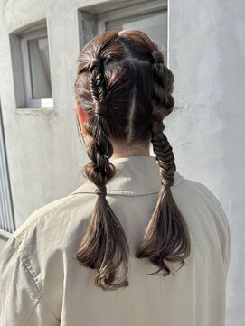 ラプトヘア(Rapt．HAIR) ツイン編み下ろしアレンジ◎