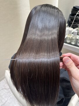 【大槻】素髪から輝く艶をつくる髪質改善矯正
