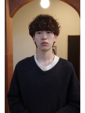 エディ(Edy) マッシュウルフ波巻きスパイラルパーマメンズパーマ眉毛カット