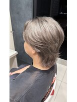 アース 市川店(HAIR & MAKE EARTH)&nbsp;ウルフヘアシルバーベージュ韓国風メンズ束感ヘア
