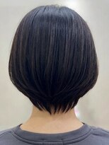 ヒビ(hibi)&nbsp;首元すっきり大人ショートボブ