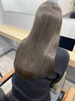 アトレ 梅田店(attrait) ロングヘアのツヤ感を引き出すブラウンカラー