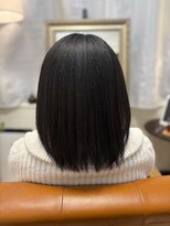 五感鷹匠 髪の診療所&nbsp;ハネずに内へ収まる艶黒髪ボブ｜縮毛矯正