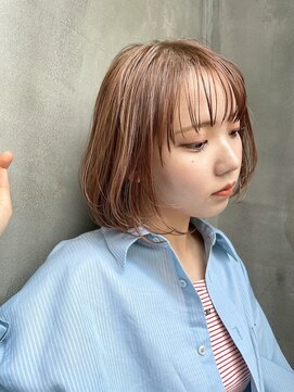 ローリー(Rowlly) - ブリーチ  ×  ピンクベージュ　×  切りっぱなしボブ -