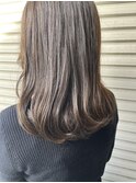 オリーブベージュ