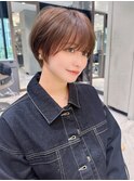 顔周りで決まるショートヘア