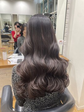 アピッシュ アオヤマ(apish AOYAMA) 38ミリで巻いたようなコテ巻きパーマ