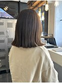 外ハネミディアムボブ と オリーブカラー Mplus 鈴木