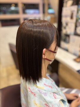 トレセッテ(tre sette) 縮毛矯正/毛先を軽くした切りっぱなしボブスタイル